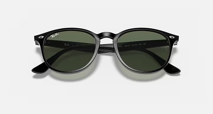 Ray-Ban RB4259 601/71 — yakın çekim